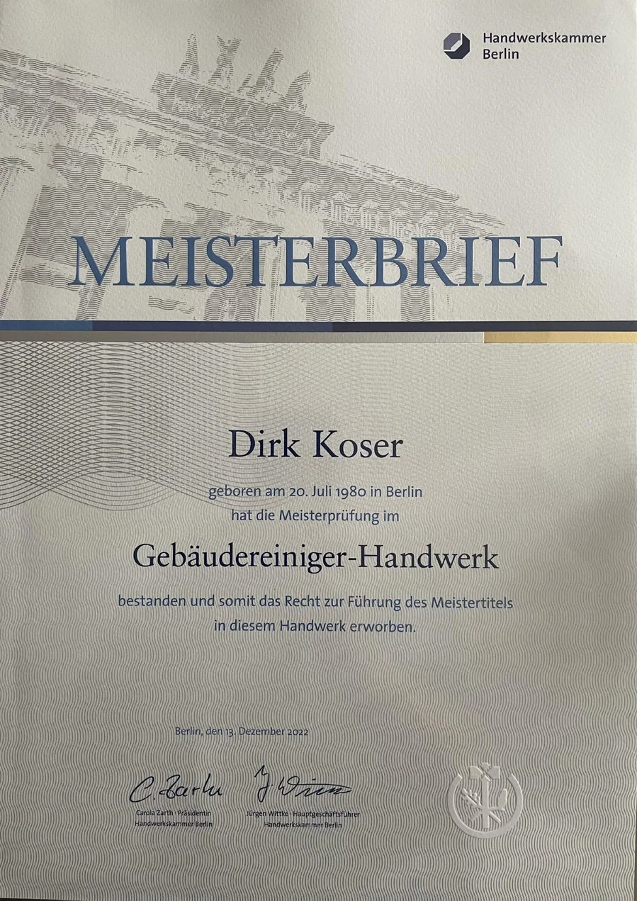 Meisterbrief von Dirk Koser im Gebäudereiniger-Handwerk, ausgestellt von der Handwerkskammer Berlin am 13. Dezember 2022